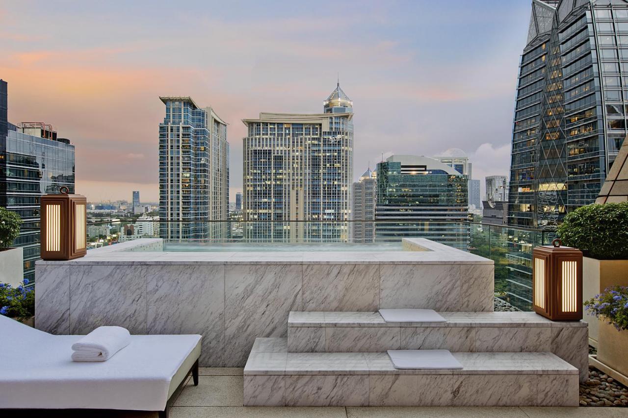 Rosewood Bangkok Hotel Bagian luar foto